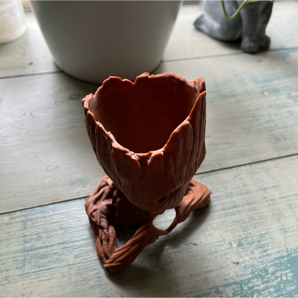 Groot flower pot - Picture 2 of 2
